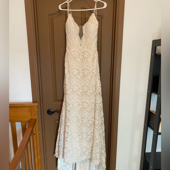 Maggie Sottero Mietra Wedding Dress - Picture 2 of 6